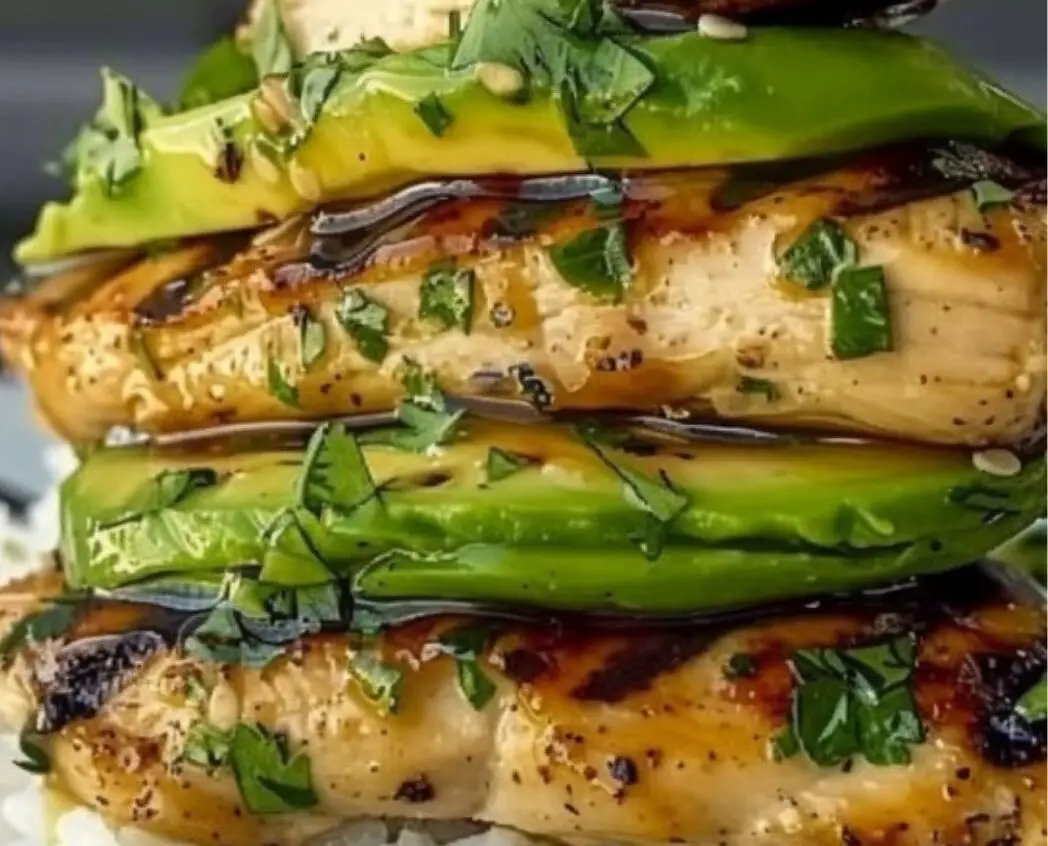 Grilled Chicken with Avocado & Rice