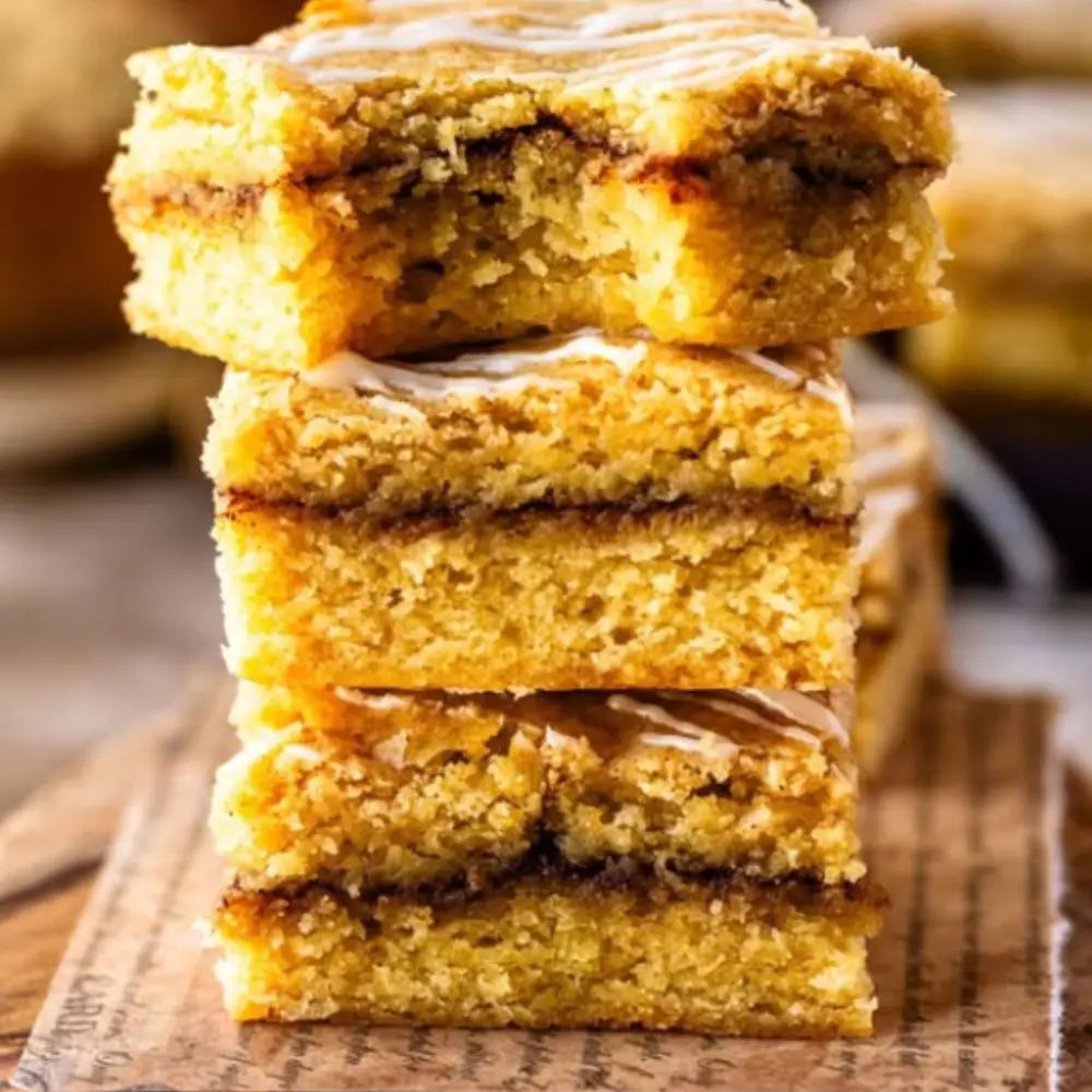 Cinnamon Roll Blondies